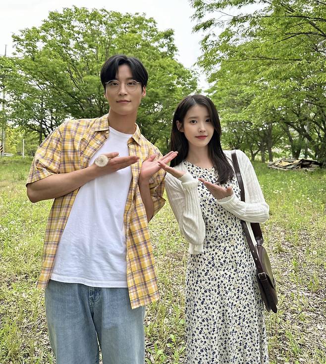 왼쪽부터 허남준, 아이유 /사진=아이유 공식 SNS