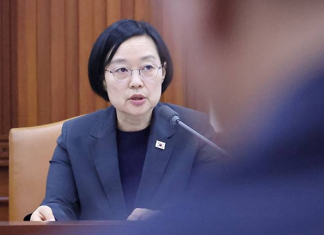 한성숙 국무총리가 지난 9일 서울 종로구 정부서울청사에서 열린 국가정책조정회의에서 모두발언을 하고 있다. 연합뉴스