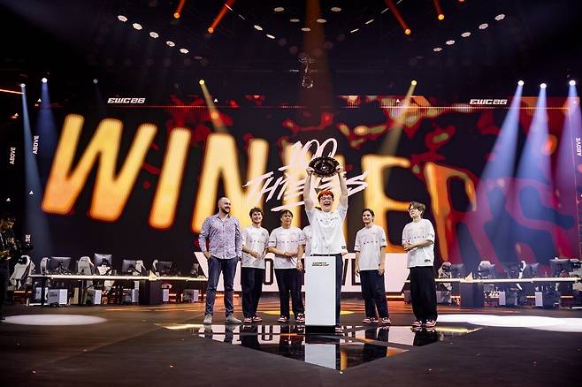 100씨브즈가 ‘e스포츠 월드컵 2026’ 발로란트 종목 결승에서 NRG Esports를 3대 1로 꺾고 우승을 차지했다. e스포츠 재단 제공