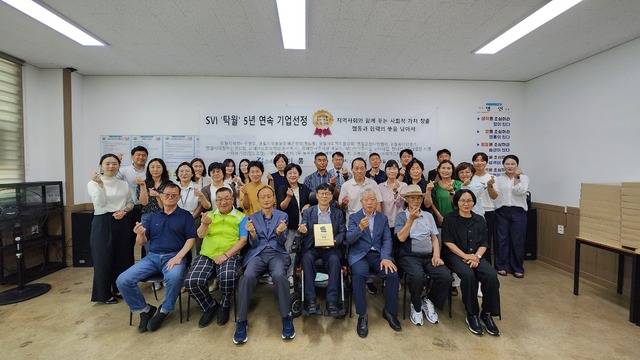 ◇사회적기업 (주)이룸(대표:김홍일)은 14일 사회적가치지표 평가에서 좋은 성과를 낸 것을 기념해 지역 내 장애인 단체 및 기관에 초콜릿 간식을 전달했다.