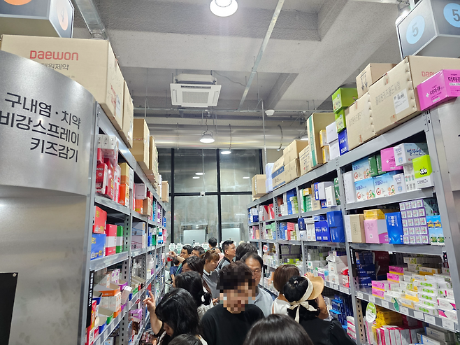 경기 성남에 ‘창고형 약국’으로 문을 연 메가팩토리(MEGA PHACTORY). 최은지 기자