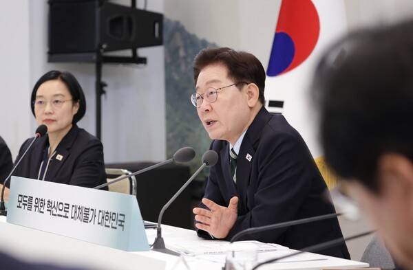 이재명 대통령이 16일 청와대 영빈관에서 열린 부처 업무보고에서 발언하고 있다. 청와대통신사진기자단