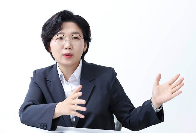 더불어민주당 대표 선거에 출마하는 김보미 전 강진군 의원이 15일 서울 여의도 한 사무실에서 중앙일보와 인터뷰를 하고 있다. 임현동 기자.