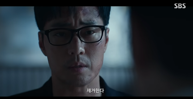 17일 방송된 SBS 금토드라마 ‘김부장’ 7회가 강렬한 액션을 선보이며 방송 직후 시청자들의 다양한 반응을 이끌어냈다. 시청자들은 ‘시원하다’는 의견과 ‘싸움을 말려서 아쉽다’는 의견 등을 보였다. SBS 스브스 Drama