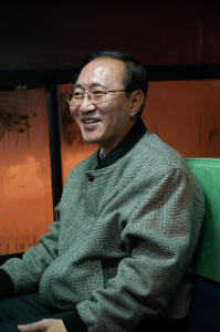 고 노회찬 전 의원이 6411번 버스에 앉아 있다. 노회찬 재단 제공