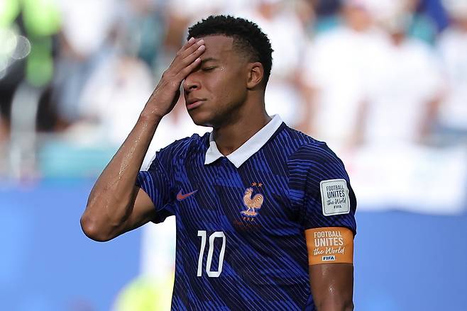 2026 FIFA 월드컵 3위 결정전 프랑스 대 잉글랜드 경기가 19일(한국시간) 미국 플로리다주 마이애미에서 열렸고, 프랑스의 킬리안 음바페가 경기를 지켜보고 있다. EAP연합뉴스