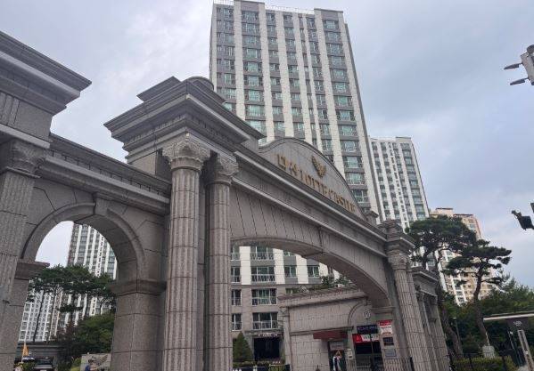 ▲'다산롯데캐슬' 단지 입구. 사진=고해람 인턴기자
