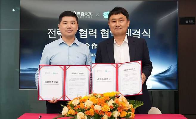 (왼쪽)위즈융 이치웨이라이 CEO, (오른쪽)김득명 손오공 회장. (사진=손오공) *재판매 및 DB 금지