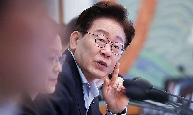 이재명 대통령이 21일 청와대에서 열린 국무회의에서 발언하고 있다. 연합뉴스