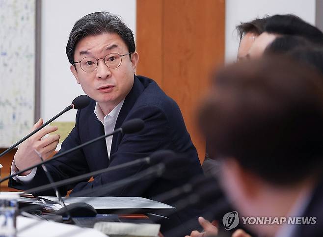 발언하는 이억원 금융위원장 (서울=연합뉴스) 김도훈 기자 = 이억원 금융위원장이 21일 청와대에서 열린 이재명 대통령 주재 국무회의에서 발언하고 있다. 2026.7.21 superdoo82@yna.co.kr