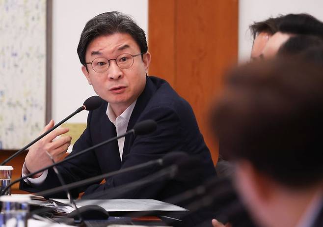 이억원 금융위원장이 21일 청와대에서 열린 국무회의에서 발언을 하고 있다. 뉴스1 제공