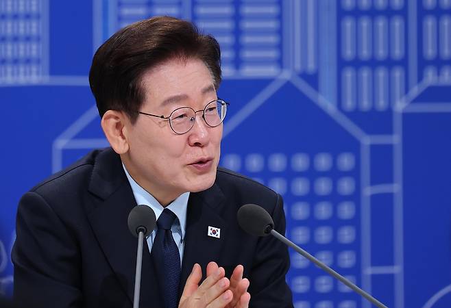 이재명 대통령이 23일 서울 여의도 KBS 별관에서 열린 부동산정책 국민 대토론회에서 발언을 하고 있다. 사진=뉴시스