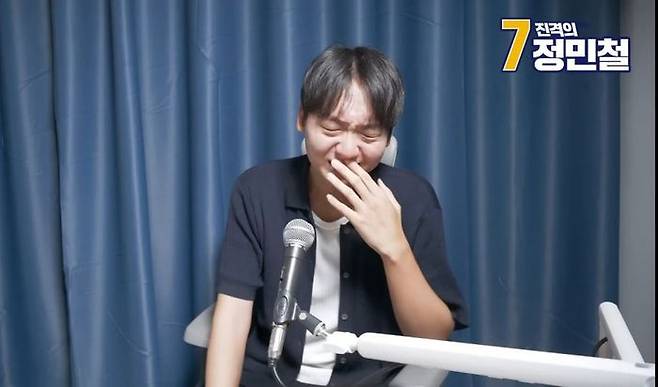 더불어민주당 전당대회 최고위원에 출마했던 정민철 정책위 부의장이 지난 18일 자신의 유튜브에서 ″제가 소년가장이다. 기탁금을 내 줄 친족이 있었으면 좋겠다고 생각한 적이 있다″고 말하며 오열했다. ⓒ유튜브 '정민철의 진짜예요?' 캡처