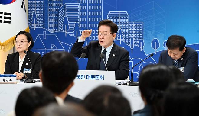 이재명 대통령이 23일 서울 여의도 KBS에서 열린 부동산정책 국민 대토론회에서 발언을 하고 있다. 2026.07.23. 청와대사진기자단