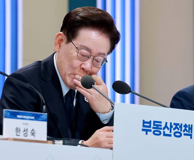 이재명 대통령이 23일 서울 여의도 KBS에서 열린 부동산정책 국민 대토론회에 참석하고 있다. 2026.07.23 청와대사진기자단