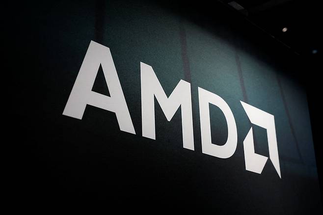 리사 수 AMD 최고경영자(CEO)는 22일(현지시간) 앤트로픽과의 협력을 발표하며 “헬리오스를 차세대 AI 인프라의 주요 플랫폼으로 키우겠다”고 밝혔다. 로이터=연합뉴스