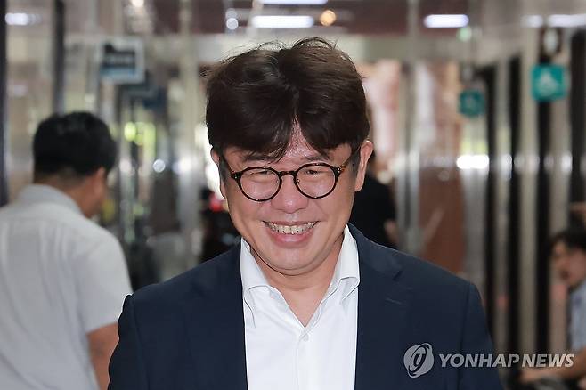 국민의힘 원내대표-4·5선 중진 간담회 참석하는 유의동 의원 (서울=연합뉴스) 신현우 기자 = 국민의힘 유의동 의원이 13일 국회에서 열린 국민의힘 정점식 원내대표와 4·5선 의원 간 간담회에 참석하고 있다. 2026.7.13 nowwego@yna.co.kr