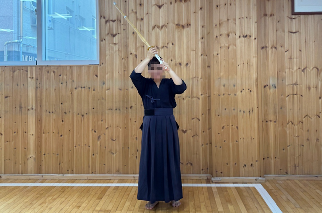 ▲ 정모 군이 포항시가족센터와 초록우산 경북지역본부가 추진하고 있는 '초록우산 돌봄부담경감 패키지 사업'의 지원을 받아 검도를 배우는 모습. 곽성일 기자