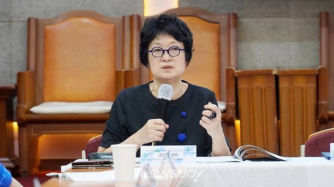 김은경 박사는 모든 정책은 실행하고자 하는 의지가 가장 중요하다며 여성 조직과 단체가 남성 지도자들을 계속해서 설득해야 한다고 강조했다. 뉴스앤조이 안디도