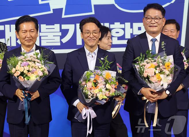 더불어민주당 본경선 후보로 진출한 정청래(왼쪽부터), 김민석, 송영길 후보. 2026.7.23 ⓒ 뉴스1 황기선 기자