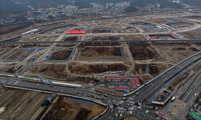남양주 공공택지 정부가 주택시장 안정화를 위해 3기 신도시 등 공공택지의 주택 착공 속도 올리기에 나섰다. 사진은 3기 신도시 중 하나인 경기 남양주시 진접2 공공주택지구 모습. 연합뉴스