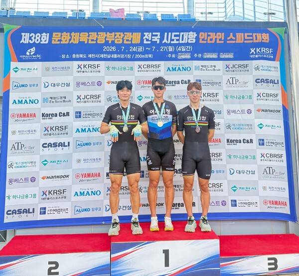 여수시청 롤러팀, 제38회 문체부장관배 전국 인라인 스피드대회서 메달 수상자들이 기념촬영을 하고있다../사진=여수시
