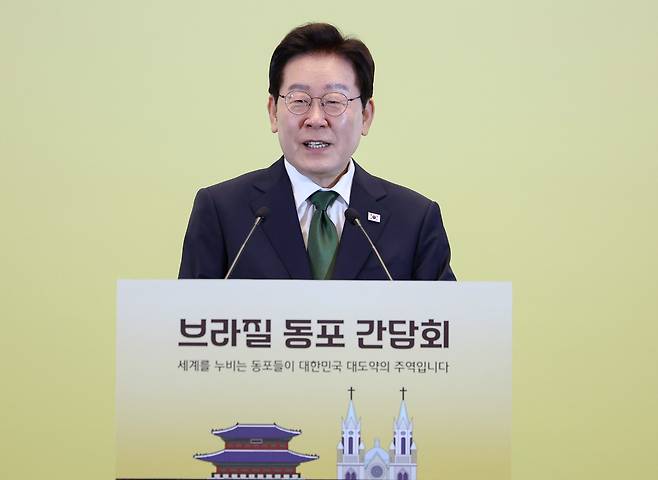 이재명 대통령이 28일(현지시간) 브라질 상파울루 한 호텔에서 열린 동포 오찬간담회에서 인사말을 하고 있다. 연합뉴스