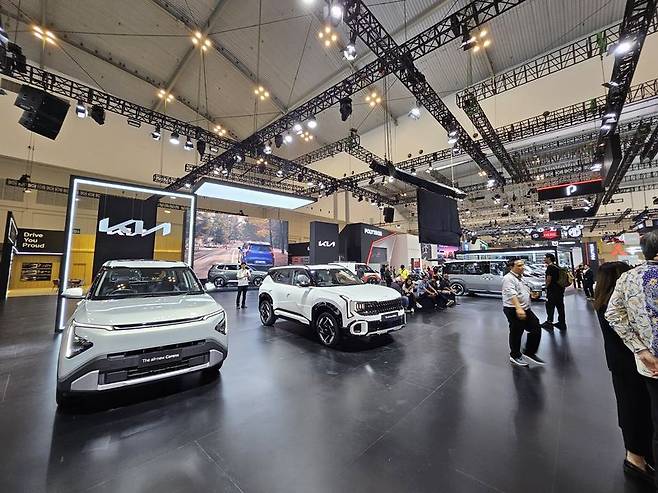 지난 29일 인도네시아 탕그랑시에서 개최된 '가이킨도 인도네시아 국제 모터쇼(GIIAS) 2026'의 기아 부스. 사진=아울리아 마울리다 함다니 통신원