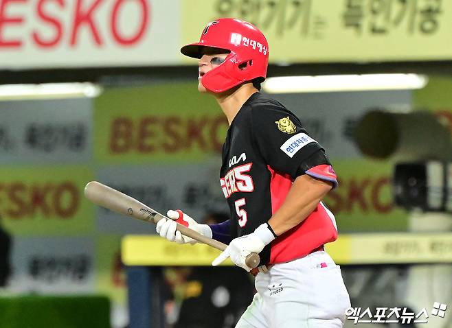 29일 오후 대구삼성라이온즈파크에서 열린 '2026 신한 SOL Bank KBO리그' KIA 타이거즈와 삼성 라이온즈의 경기, 8회초 2사 1,2루 KIA 김도영이 스리런 홈런을 날리고 있다. 대구, 김한준 기자