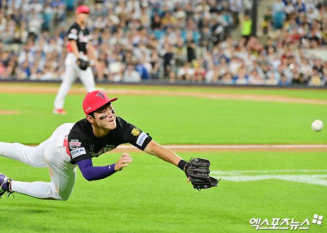 29일 오후 대구삼성라이온즈파크에서 열린 '2026 신한 SOL Bank KBO리그' KIA 타이거즈와 삼성 라이온즈의 경기, 7회말 2사 만루 KIA 김도영이 다이빙캐치를 시도하고 있다. 대구, 김한준 기자