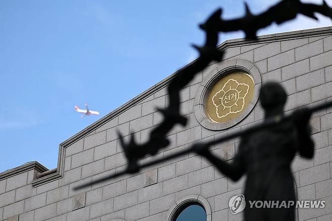 '6.3 지선' 김포·의왕·진천서 투표통계 조작 (과천=연합뉴스) 윤동진 기자 = 29일 과천 중앙선거관리위원회의 모습.
지난 28일 법조계에 따르면 중앙선관위가 6·3 지방선거에서 투표자 수를 오입력한 지역이 충북 진천군과 경기 의왕·김포인 것으로 밝혔다. 2026.7.29 mon@yna.co.kr