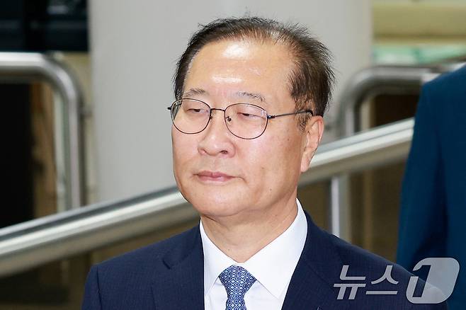 박성재 전 법무부 장관이 22일 오후 서울 서초구 중앙지방법원에서 열린 내란중요임무종사, 청탁금지법 위반 등 혐의 1심 선고 공판에 출석하고 있다. 2026.6.22 ⓒ 뉴스1 안은나 기자