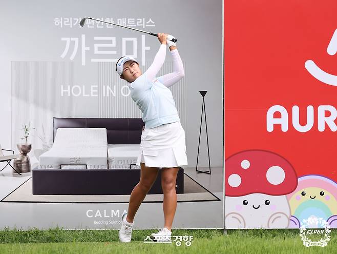 김민주가 31일 강원도 원주시 오로라 골프&리조트(파72)에서 열린 한국여자프로골프(KLPGA) 투어 오로라월드 챔피언십 2라운드 12번 홀에서 티샷을 날리고 있다. KLPGA 제공