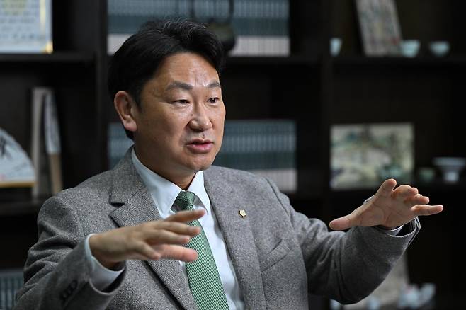 곽상언 더불어민주당 의원이 4월 3일 서울 여의도 국회 의원회관에서 본보와 인터뷰하고 있다. 박시몬 기자