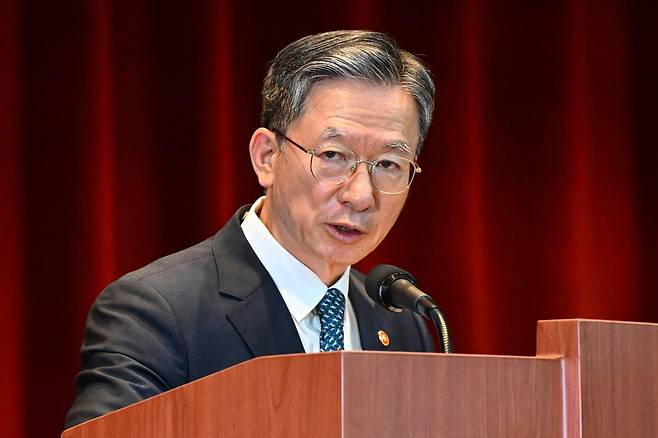 정성호 법무부 장관이 3일 정부과천청사 법무부에서 열린 2026 신임검사 임관식에서 격려사를 하고 있다. 박시몬 기자