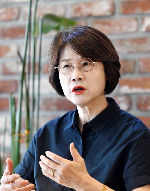 문경화 한국학원총연합회 부산지회장이 오는 29일 처음으로 열리는 ‘2026 대한민국 학원 교육박람회 in 부산’ 준비 상황과 부산지회 운영방향 등을 설명하고 있다. 김성효 선임기자