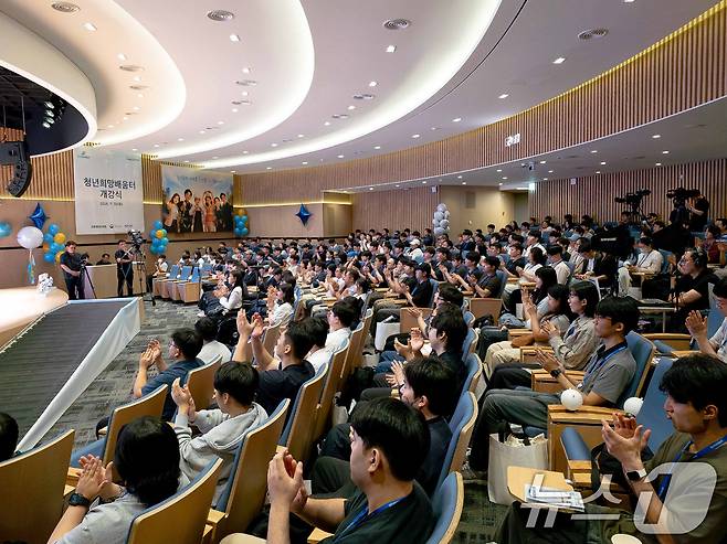 30일 삼성화재 대전 유성 연수원에서 열린 청년희망배움터 개강식이 열리고 있다. 청년희망배움터의 본격적인 교육은 8월 3일부터 충청∙호남∙경북∙경남 등 전국 4개 권역에서 시작된다. 청년희망배움터는 정부의 청년 직무역량 강화 및 취업 지원 사업인 'K-뉴딜 아카데미'로 추진된다.(삼성전자 제공. 재판매 및 DB금지) 2026.7.30 ⓒ 뉴스1