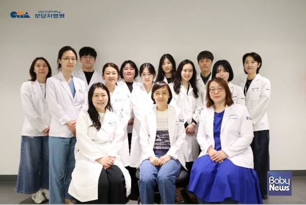 분당차여성병원 산부인과 류현미(앞줄 가운데) 교수, 스마트MEC케어R&D센터 연구팀. ⓒ분당차여성병원