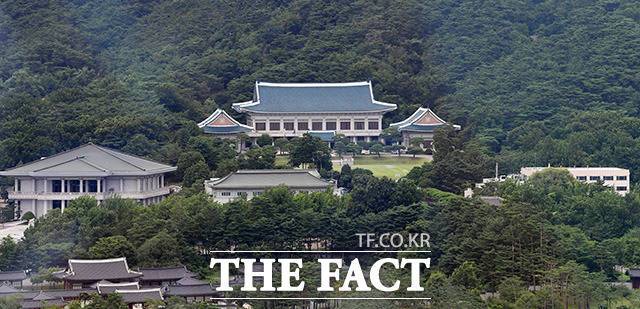 청와대 국가안보실(안보실)은 6일 북한의 동해상 단거리 탄도미사일 발사와 관련해 긴급안보상황점검회의를 개최했다고 밝혔다. 사진은 청와대 전경. /임영무 기자