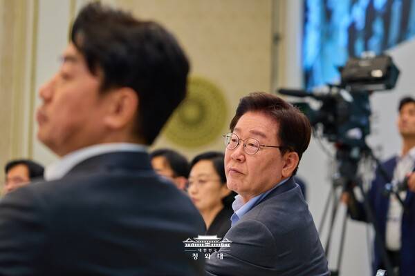 ▲이재명 대통령이 2026년 8월5일 법무부 등의 업무보고를 받고 있다. 사진=청와대