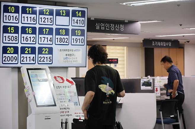 7월15일 서울의 한 고용센터에서 구직자들이 상담을 기다리고 있다. ⓒ연합뉴스