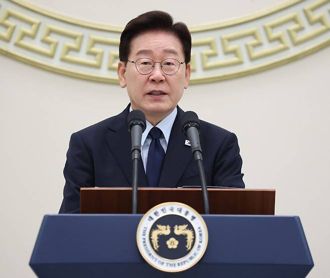 이재명 대통령이 7일 청와대 영빈관에서 열린 진실화해위 3기 출범 계기 국가폭력 피해자 위로 오찬에서 인사말을 하고 있다. 연합뉴스