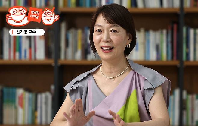 신기영 오차노미즈여대 교수가 6일 서울 중구 경향신문사에서 일본의 여성 일왕 계승 논쟁과 관련해 인터뷰하고 있다. 강윤중 선임기자