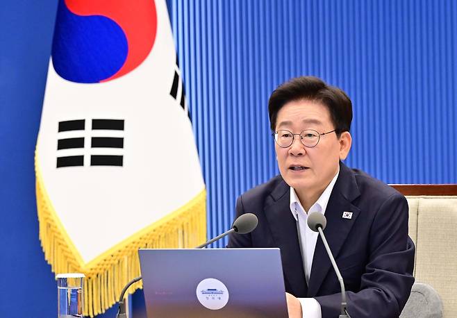 이재명 대통령이 지난 6일 청와대에서 열린 수석보좌관회의에서 발언하고 있다. 청와대사진기자단
