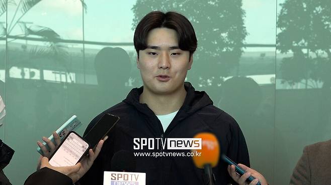 ▲ 피츠버그 입단식을 위해 미국으로 출국했던 당시의 심준석. ⓒ 스포티비뉴스
