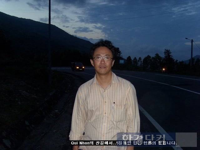 최분도 PTV 그룹 회장이 2012~2013년께 중국~베트남 육로로만 72시간을 내달려 국내 기업의 화물 운송을 해내던 당시의 모습. 최 회장은 "이 사건을 기점으로 'PTV그룹에 일을 맡기면 반드시 해낸다'는 이미지가 업계에 퍼졌다"고 말했다. 독자 제공.