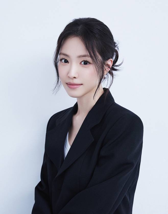 배우 손나은