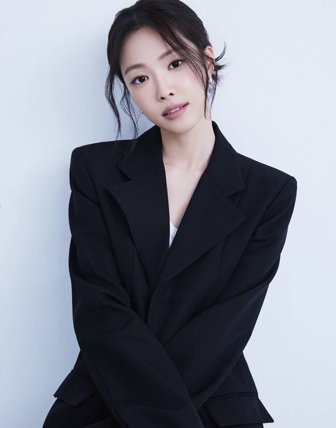 배우 손나은