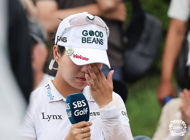 9일 제주삼다수 마스터스 우승 후 눈물을 흘리는 장은수. 사진=KLPGA 제공