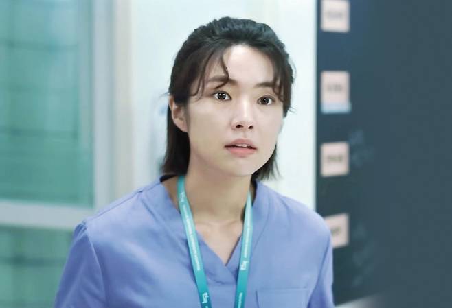 최근 4대째 의사 집안 내력을 자랑했다가 증조부의 친일 행적 논란과 마주한 배우 하영. tvN 제공